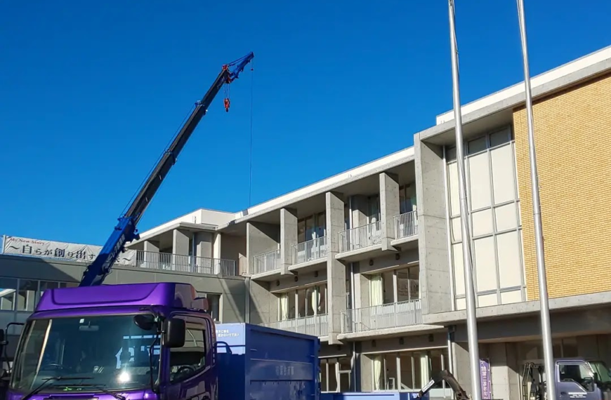 屋上空調設備更新工事の様子